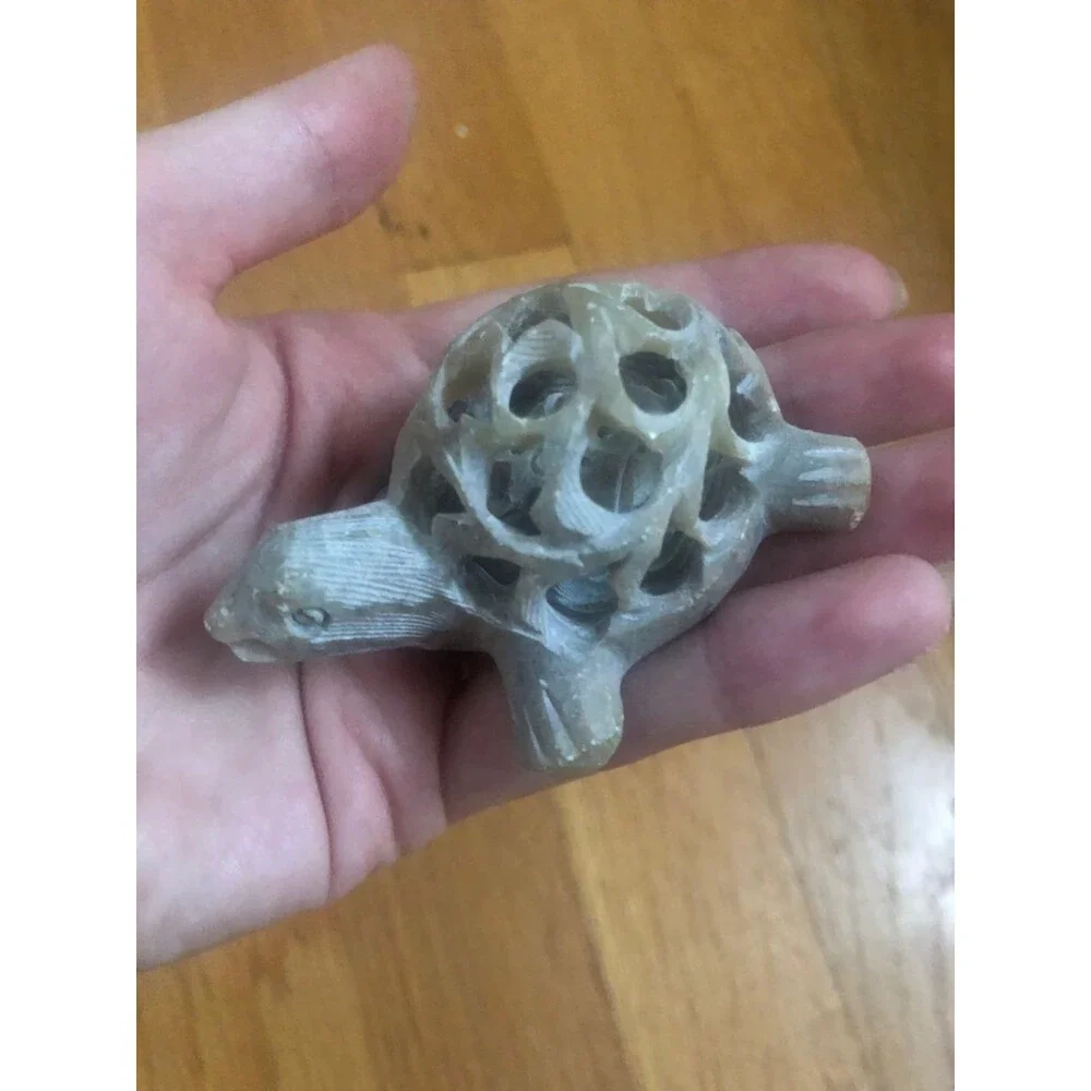 Carved stone turtle with little turtle i